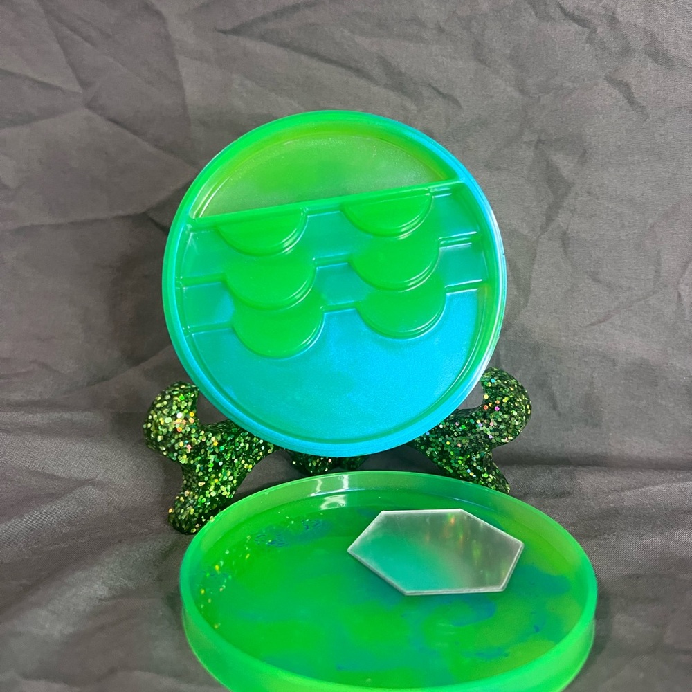 GLOW IN THE DARK - Glam in a Box – Because Your Lashes Deserve Luxury Too